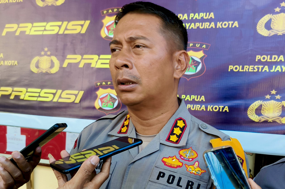 Kapolresta Jayapura Kota Kombes Pol Dr. Victor D. Mackbon, S.H., S.IK., M.H., M.Si