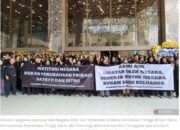 Ratusan ASN Dikti gelar aksi damai di depan kantor Kemdiktisaintek